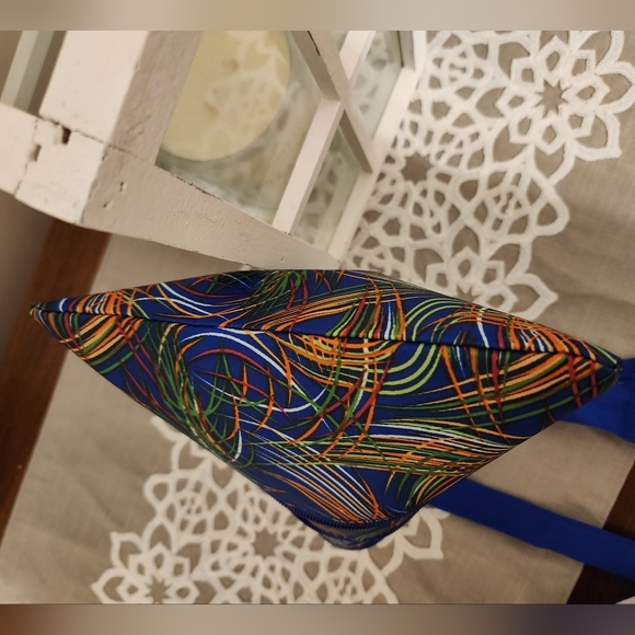 💥SALE💥ABSTRACT Design, Multi-Color Purse - Picture 5 of 7